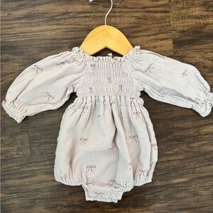 Quincy Me Baby Romper with Bow Accents 0-3 months